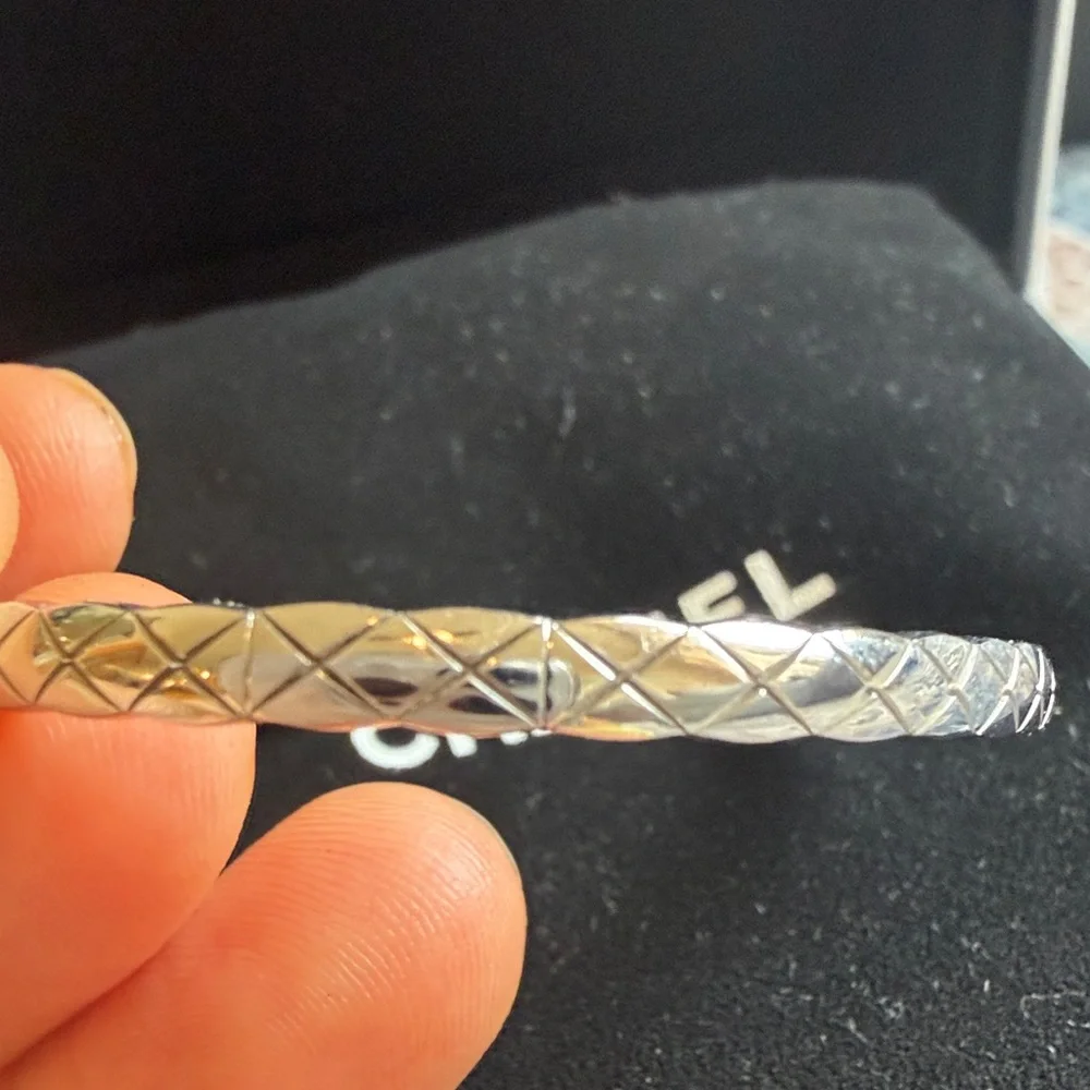 Chanel COCO CRUSH BRACELET Quilted motif, mini version, 18K white gold sz Small